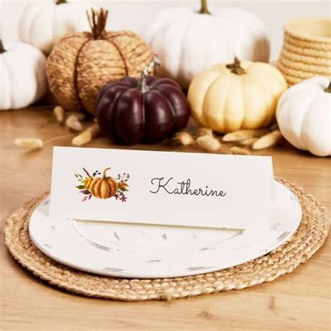 1. Classic Charm: Timeless Thanksgiving Place Card Designs