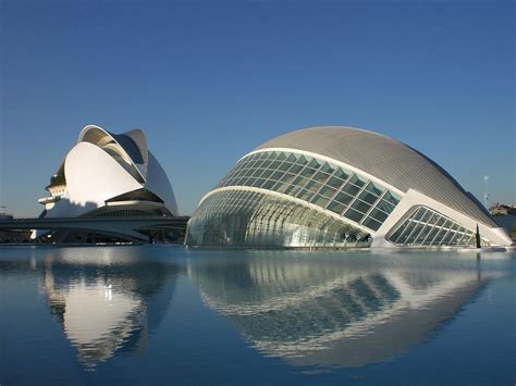 2. Architectural Wonders: Buildings & Cityscapes