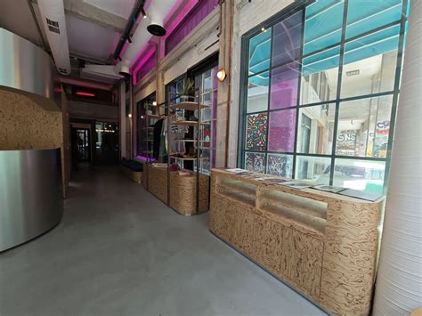 5. Location-Specific: Tailoring Signs for Unique Spaces