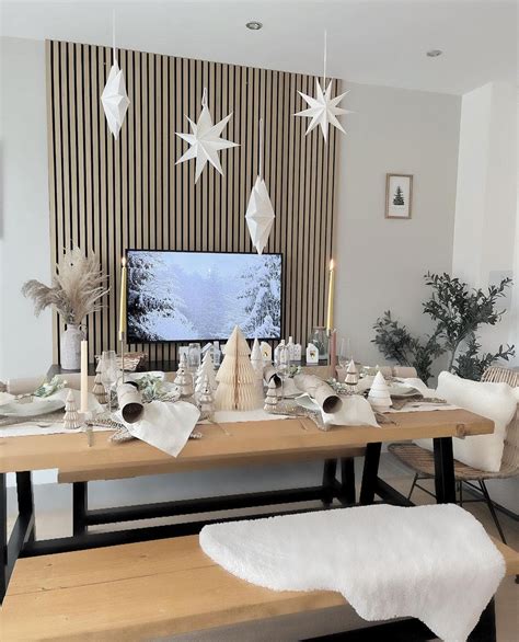 Festive Decorations & Table Enhancers