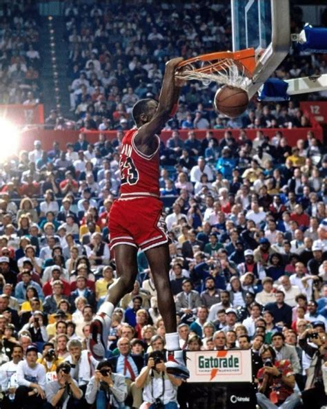 Heroic Slam Dunks & Iconic Shots: Moments of Glory