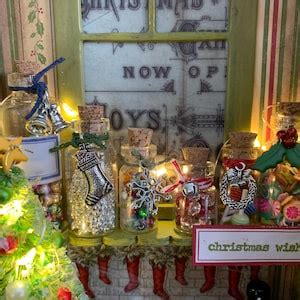 Holiday & Seasonal Delights: Decking the Miniature Halls
