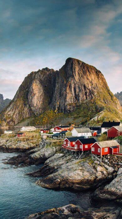 Scene-Stealers: Iconic Moments & Locations