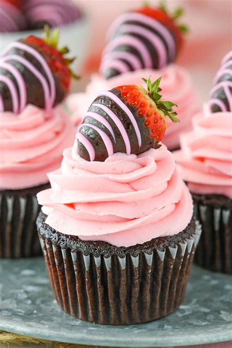 Sweet Treats & Yummy Valentine's: Candies, Cupcakes, and Delicious Designs