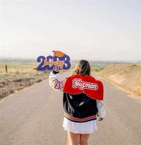 The Power of Personalization: Customizing Your "Closed" Sign