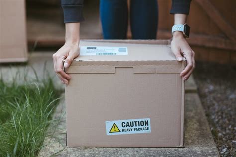 Why Marking Heavy Packages is Crucial: Safety & Compliance First